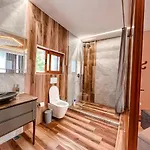 Logu I Harushave Séjour à la ferme *