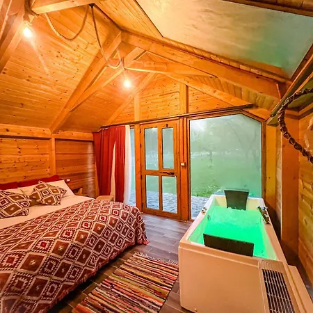 مزرعة للإقامة Logu I Harushave ثيث